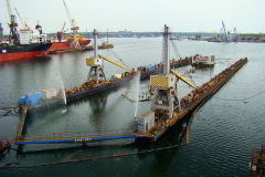 Lifting operation the sunken floating dock No. 154 with the "Volgoneft-263" tanker on the slipway deck.